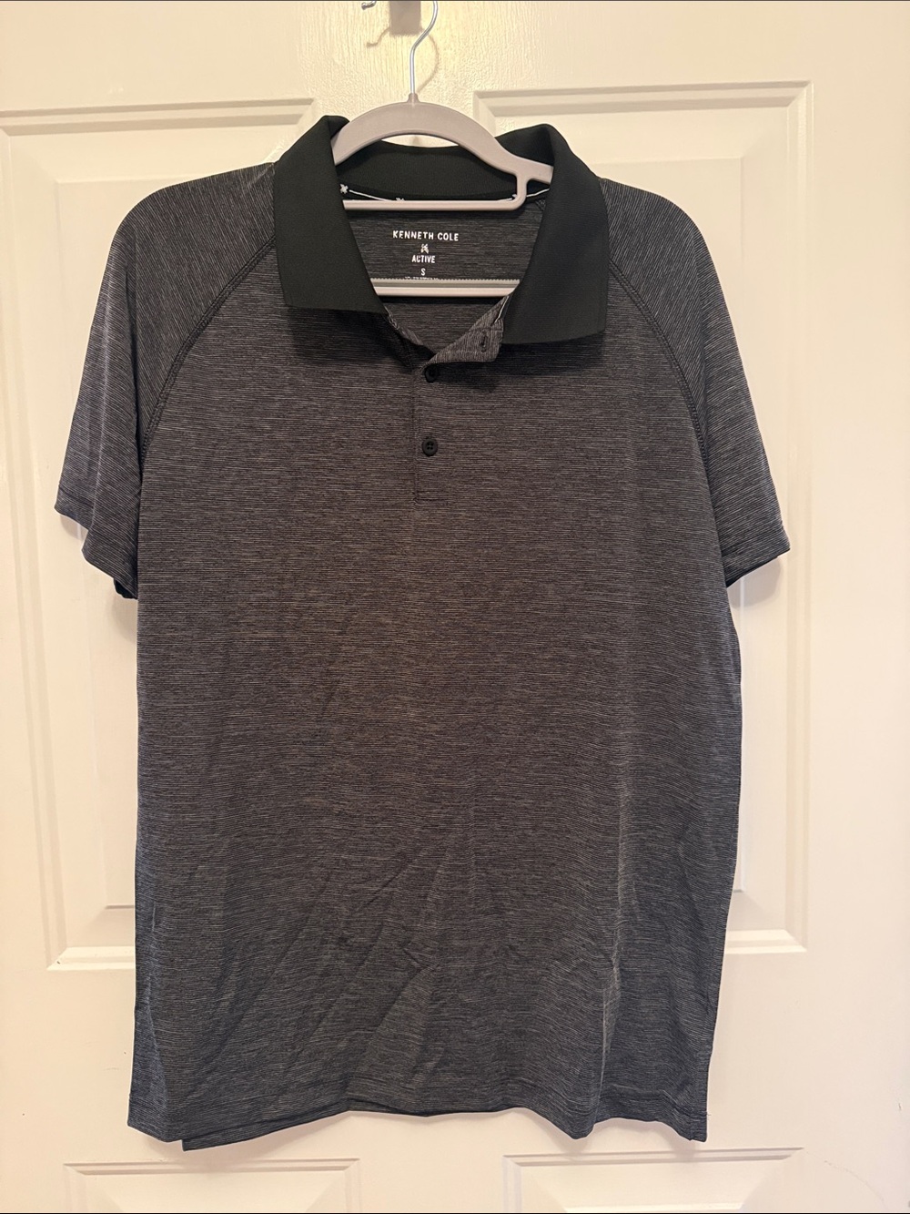 Kenneth Cole Men’s Dark Gray Polo Shirt small